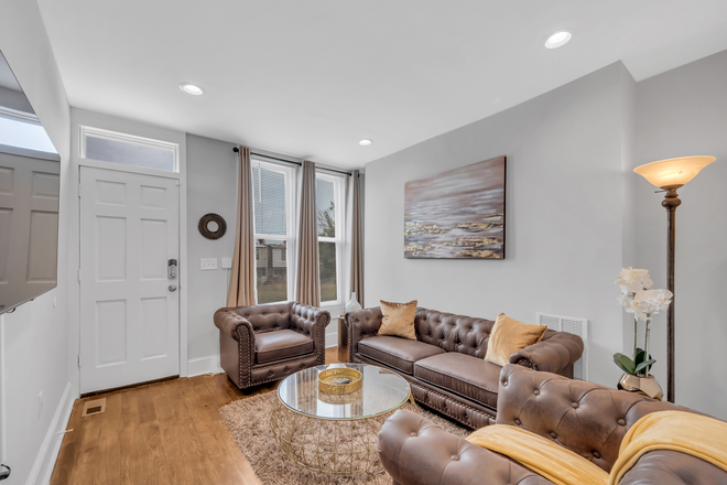 Living room - Close to Johns Hopkins Hospital Townhome