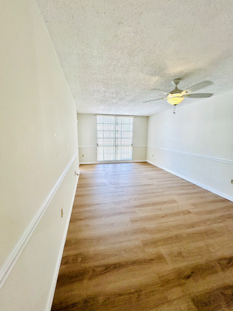 Living/Family Room - Premier University of Miami Adjacent Residence