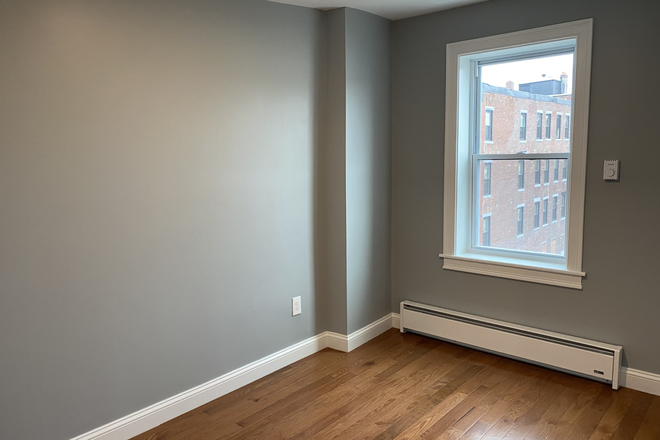 Bedroom - 33 Chelsea Street Boston |Beautiful two-bedroom, one-bathroom apartment