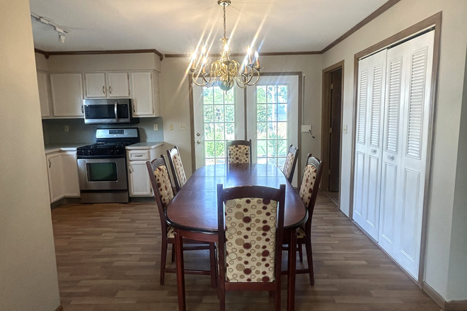 Dinning  & Kitchen - House Near Case Western for 4 students. 0.3 Miles away