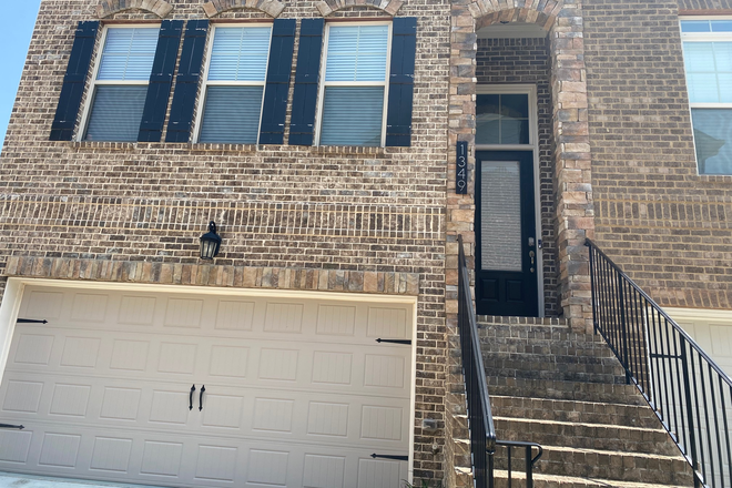 FrontDoor entrance - Townsend Brookhaven