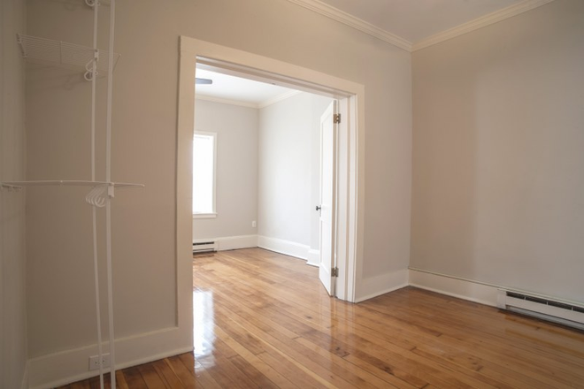 bedroom - center of Northampton, Renovated luxury apartment , just off of street park, hardwood flrs