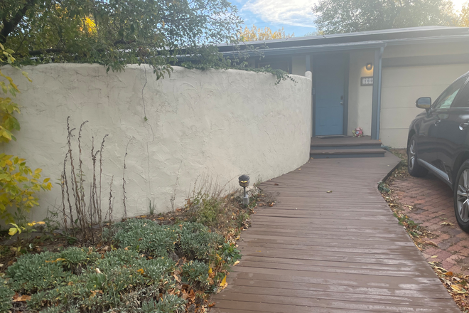 Front Exterior - Room in House close to Law School