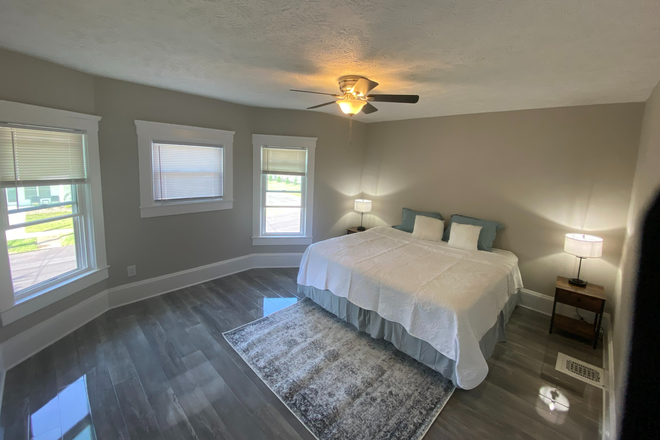 Master bedroom furnished with desk and chair - Five bedroom newly remodeled fully furnished/appliances included. Close to Campus. Duplex