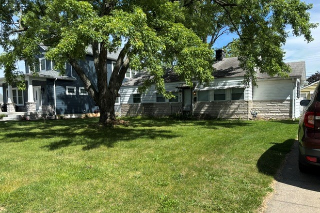 Front of House - 3 Bedroom House Just 3 Blocks from Campus