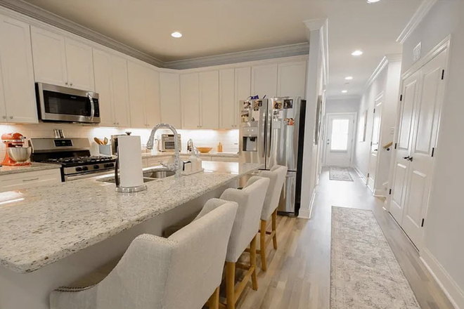 Kitchen - Rooms available in beautiful furnished townhome!