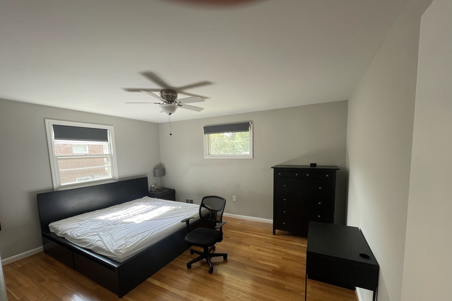 Large Master Furnished Bedroom - Large Furnished Master Bedroom - Private Bathroom!! House