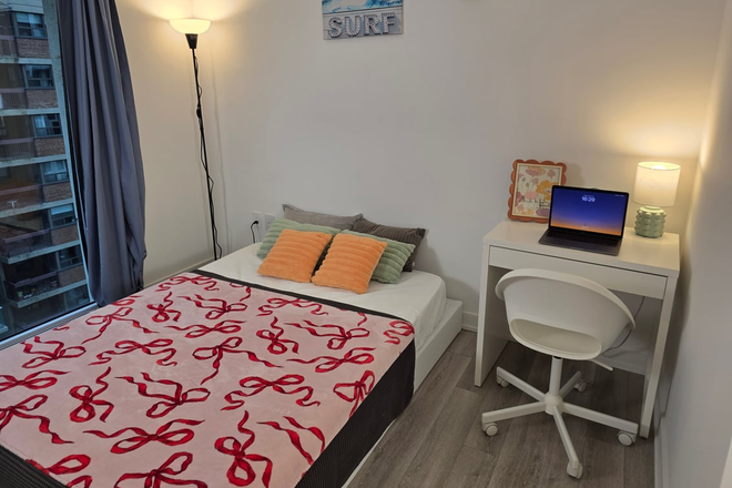Master Room - Bedroom - Fully Furnished Private Rooms | Chinatown Near OCAD & UofT St. George