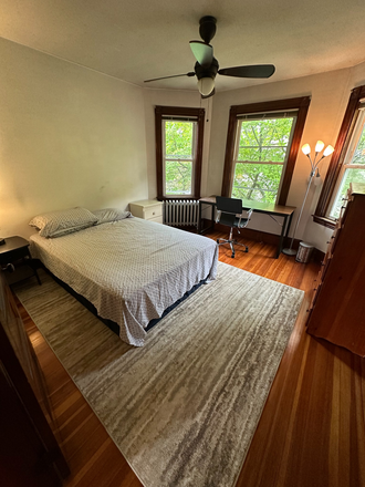 room D - Live Luxe: Prime Location, Modern Comforts, and Garden Serenity