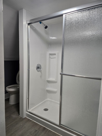 bath - 1512 E 118-1 bedroom-Amazing location Triplex