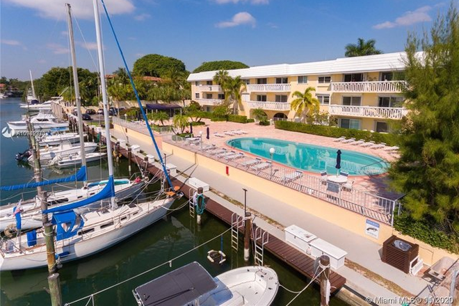 Pool and dock - Lovely 1/1.5 on the water w/ pool - located near UM and with parking