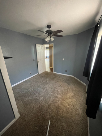 Room for rent - 9657 Pebble Brook Dr, Single Family House near campus