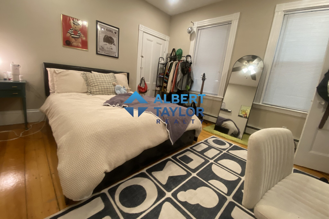 Bedroom - IN-UNIT LAUNDRY - Beautiful 3Bed/1Bath, Steps to Campus Apartments