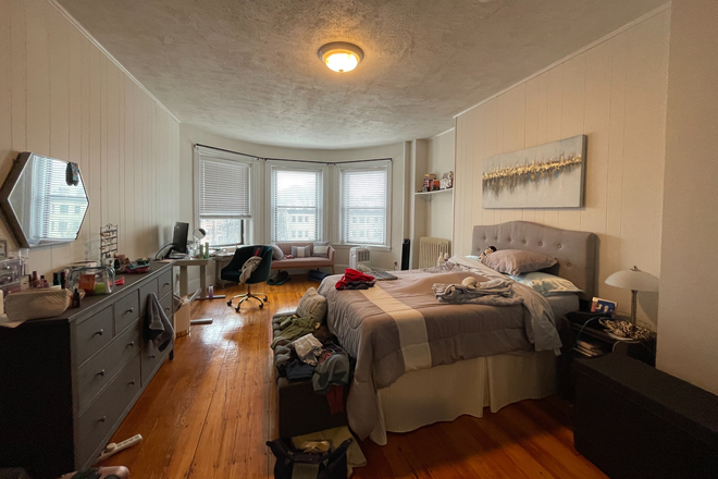 ... - BEAUTIFUL 3 BEDS/1 BATH WITH TONS OF NATURAL SUNLIGHT Apartments