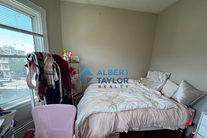 Bedroom #1 - Spacious 4 Bed 1 Bath with Laundry!!