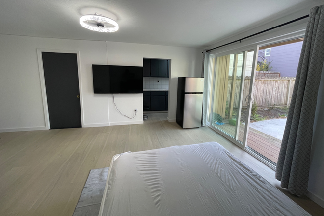 Bed 4 - Furnished Studio w/Wifi Duplex