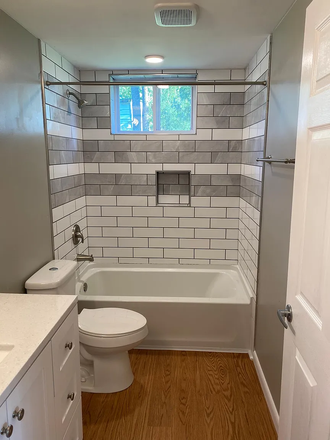 Basement bathroom - Small cottage close to campus