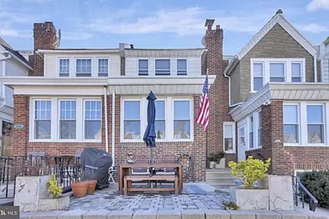 Front - 4 Bed / 2 Bath Updated Home !