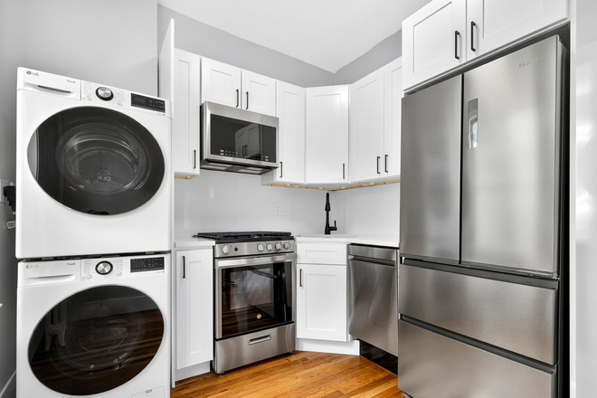 kitchen - **NO BROKERS FEE!!* Studio/1 Bath w/ HEAT&HOT WATER INCLU.! LAUNDRY IN UNIT!