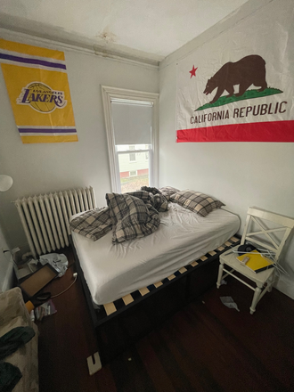 - - No Broker Fee! Close to Campus!! Spacious 5 bed w/ Laundry in Building Apartments