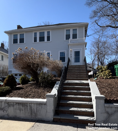 ... - 4 BED WITH IN-UNIT LAUNDRY AND YARD Duplex