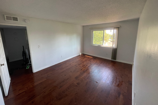 Bedroom - Big, with closet - Casa California Apartments, Close to South Campus, Fillmore Station, and Trader Joe's