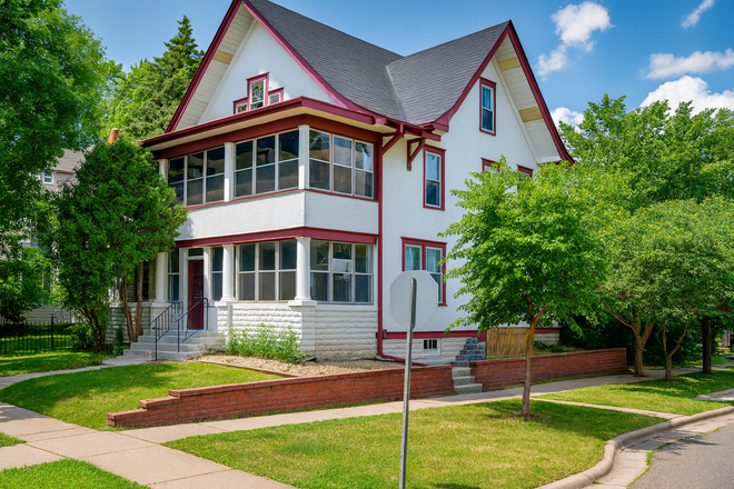 Front of House (corner lot) - HUGE 9 BEDROOM / 3 BATHROOM DUPLEX  -  8 blocks to campus / Great Deal at only $540 per bedroom
