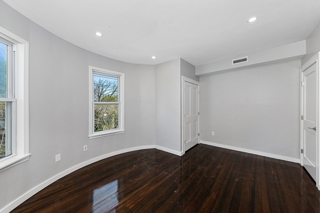 bed - Stunning 3 Bed 2 Bath Apartments