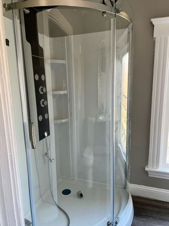 bath - PET FRIENDLY 2 BEDROOM WITH OFF STREET PARKING Triplex