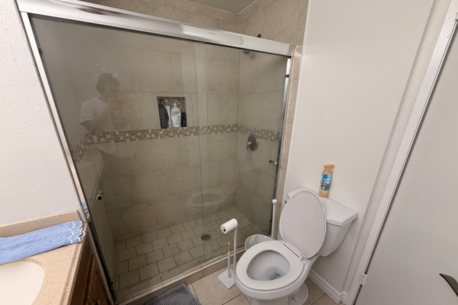 Bathroom #1 pic 2 - UCR Housing - 4 Private Rooms - 3 Min from Campus - Pool, Parking, More