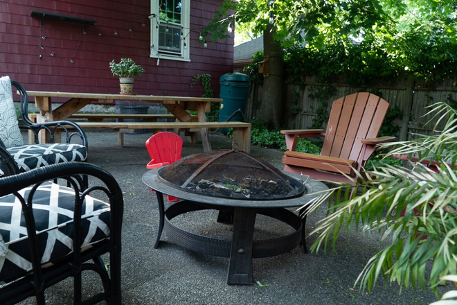 back patio grill - Spacious apartment and garage off Hope St.
