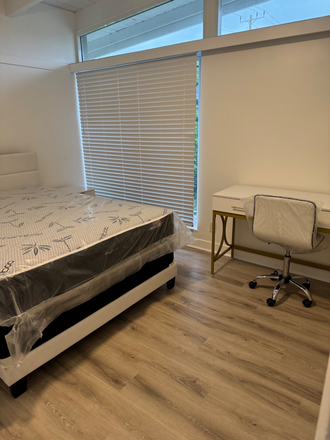 Photo - Looking for other Female students to live with in this House. Walk to School