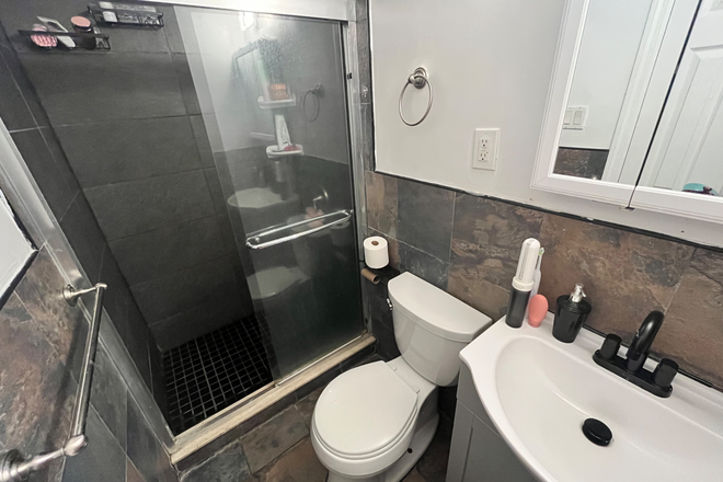 Bathroom - Private bedroom in a duplex in UWS Apartments