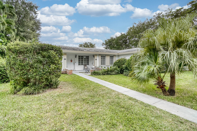 Exterior front - Updated 3 bedroom duplex close to campus. Rental