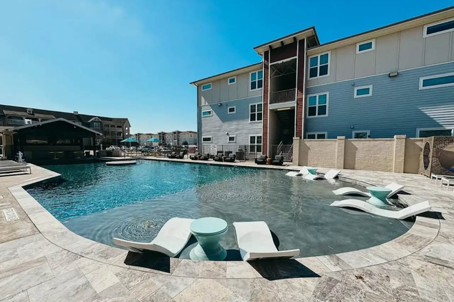 Pool - Holleman Crossing Apartments