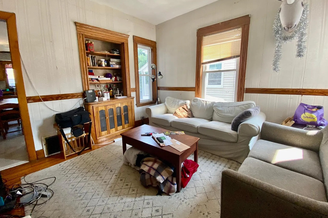 living room - Bristol Road Medford 5 bed apartment available June 2026!
