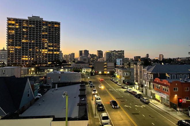 View from living room - One bedroom apartment, sunny and next to Lake Merritt