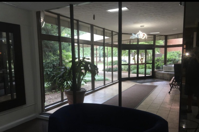 Front entrance to the West building (1111) - Rosslyn, Va Condo