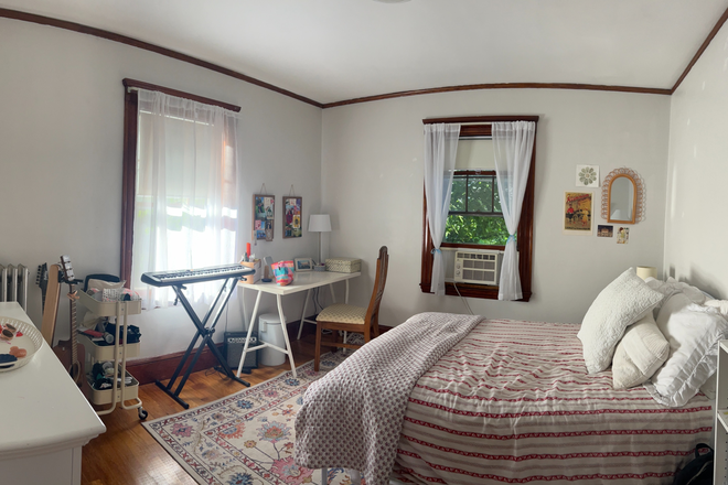 Bedroom - Cute College Apartment Super Close to Campus