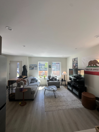Living Room - ROOMMATE NEEDED (FROM NOW UNTIL JUNE 2027) House