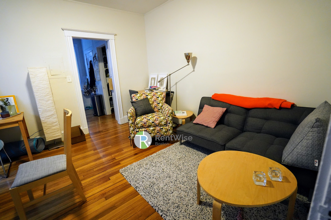 1 - AUG 2025-INCREDIBLE Central Sq 3 bed, H/HW inc! No Broker's Fee!