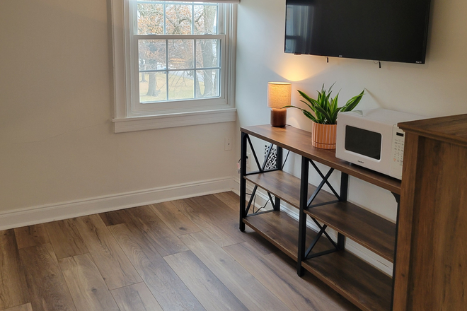 TV - 100 North Fairfield Road Apartments