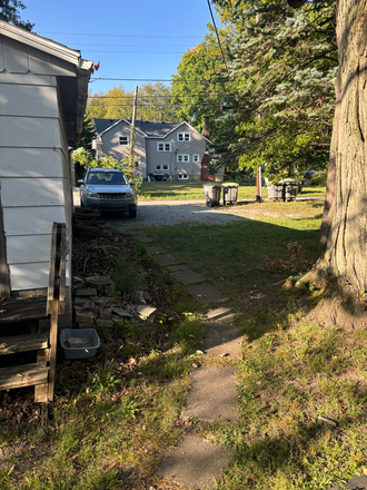 Parking - West Oak St house 5 minute walk to campus