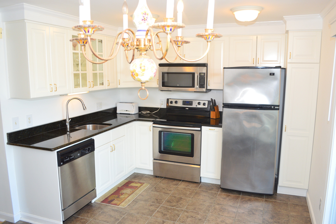 Kitchen - 10 Oceanside Place - Narragansett Pier