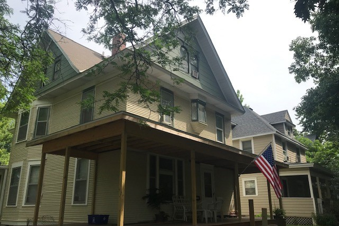 Front of home - 1 BR for rent; duplex, prefers men; heat partialy paid!  Trash ,water and gas paid.