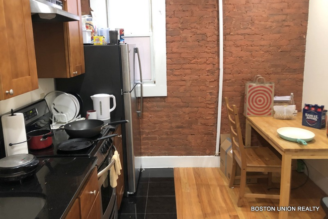 Call/text 602-317-9877 for a showing. - 9-1-25 / NO BROKER FEE / RENOVATED KITCHEN AND BATH / EXPOSE BRICK!!