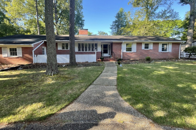 Exterior - Summer sublet (1 bedroom) close to campus House