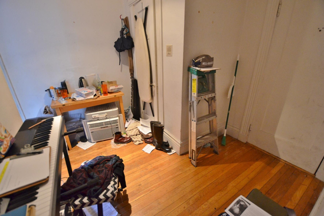 1 bed split - NO Broker's Fee!! Avail 9/1 - SPACIOUS & SUNNY 1 BED SPLIT (2 BED) on Boylston St. Apartments