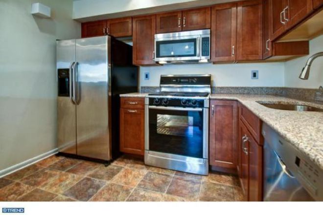 Renovated Kitchen - Renovated 2BR condo-Canal Pointe-W.Windsor