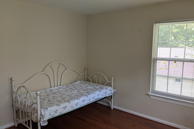 Bedroom#1 - Furnished One Bedroom Available in Single Family Home
